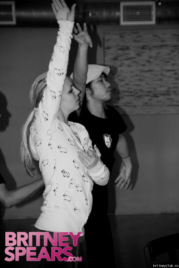 Бритни на танцевальной репетицииgallery_enlarged-britney-spears-dance-practice-111708-05.jpg(Бритни Спирс, Britney Spears)