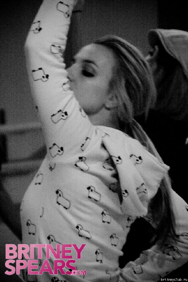 Бритни на танцевальной репетицииgallery_enlarged-britney-spears-dance-practice-111708-08.jpg(Бритни Спирс, Britney Spears)