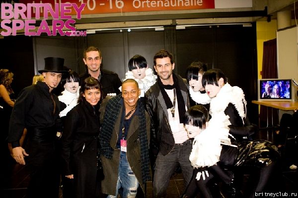 Bambi Awards - перед выступлениемgallery_enlarged-britney-spears-bambi-photos-pics-112708-070000.jpg(Бритни Спирс, Britney Spears)