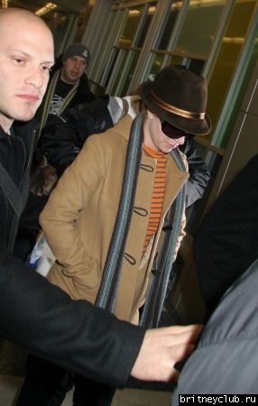 Бритни прилетела в Нью-Йоркnormal_britney-spears-jfk-11308-2.jpg(Бритни Спирс, Britney Spears)