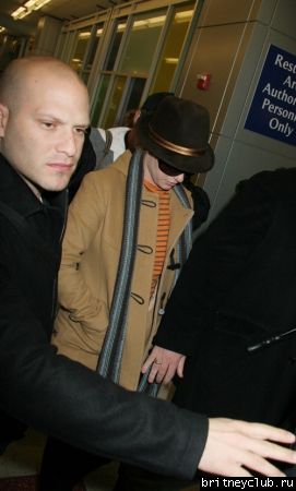 Бритни прилетела в Нью-Йоркnormal_britney-spears-jfk-11308-7.jpg(Бритни Спирс, Britney Spears)