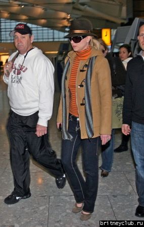 Бритни прилетела в Нью-Йоркnormal_britney-spears-states-11308-8.jpg(Бритни Спирс, Britney Spears)