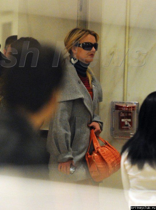 Бритни с детьми посетили магазин игрушекgallery_main-spl65197_019.jpg(Бритни Спирс, Britney Spears)