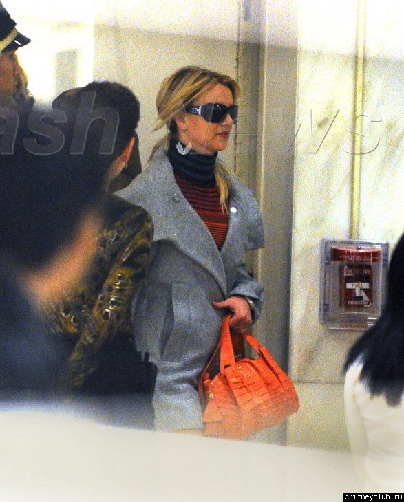 Бритни с детьми посетили магазин игрушекgallery_main-spl65197_020.jpg(Бритни Спирс, Britney Spears)