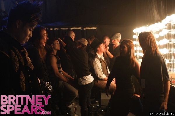 Закулисье шоу Good Morning Americagallery_enlarged-britney-spears-exclusive-gma-rehearsals120508-5.jpg(Бритни Спирс, Britney Spears)