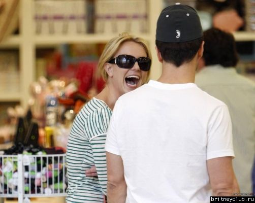 Шоппинг в магазине Kitsonnormal_1252170.jpg(Бритни Спирс, Britney Spears)