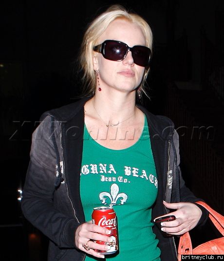 Бритни в Академии Танцаbspearscoke121008_047.jpg(Бритни Спирс, Britney Spears)