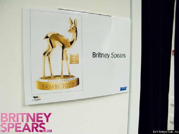 Бритни в Парижеgallery_enlarged-britney-spears-europe-photo-album-121108-01.jpg(Бритни Спирс, Britney Spears)