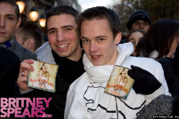 Бритни в Парижеgallery_enlarged-britney-spears-europe-photo-album-121108-18.jpg(Бритни Спирс, Britney Spears)