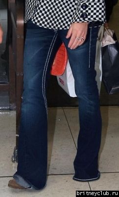 Бритни вернулась в Лос-Анджелесnormal_britney-spears-lax-12178-5.jpg(Бритни Спирс, Britney Spears)