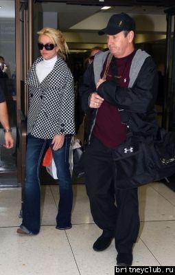 Бритни вернулась в Лос-Анджелесnormal_britney-spears-lax-12178-6.jpg(Бритни Спирс, Britney Spears)