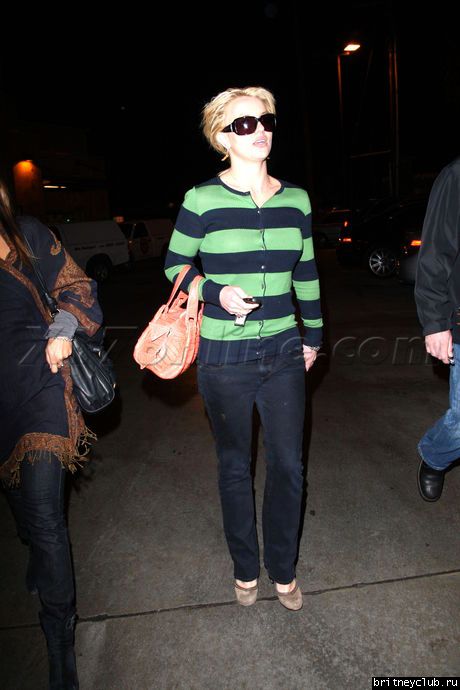 Шоппинг в Голливудеbspearsstripes1222_07.jpg(Бритни Спирс, Britney Spears)
