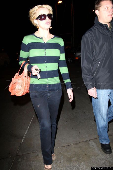 Шоппинг в Голливудеbspearsstripes1222_11.jpg(Бритни Спирс, Britney Spears)