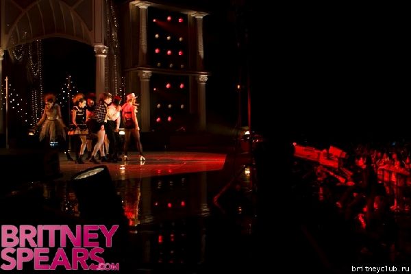 Новые фото выступления Бритни в Японииgallery_enlarged-britney-spears-perform-33.jpg(Бритни Спирс, Britney Spears)