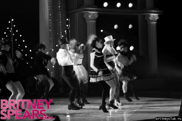 Новые фото выступления Бритни в Японииgallery_enlarged-britney-spears-perform-34.jpg(Бритни Спирс, Britney Spears)