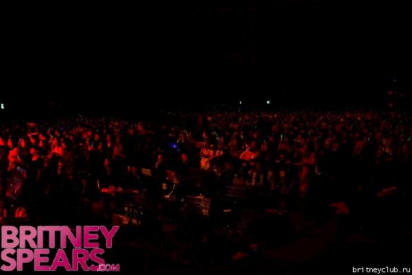 Новые фото выступления Бритни в Японииgallery_enlarged-britney-z-audience-26.jpg(Бритни Спирс, Britney Spears)