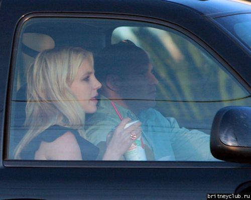 Бритни делает покупки в Wal-Martbritney-spears-mi-118-3.jpg(Бритни Спирс, Britney Spears)