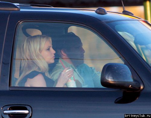 Бритни делает покупки в Wal-Martbritney-spears-mi-118-4.jpg(Бритни Спирс, Britney Spears)