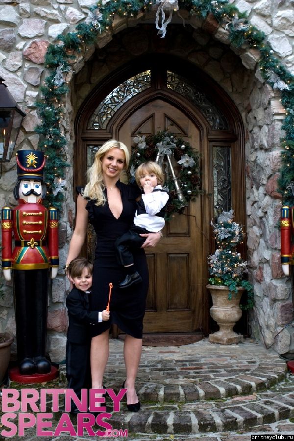 Бритни с детьми перед началом свадебной церемонии Брайана Спирсgallery_enlarged-britney-boys-spears.jpg(Бритни Спирс, Britney Spears)