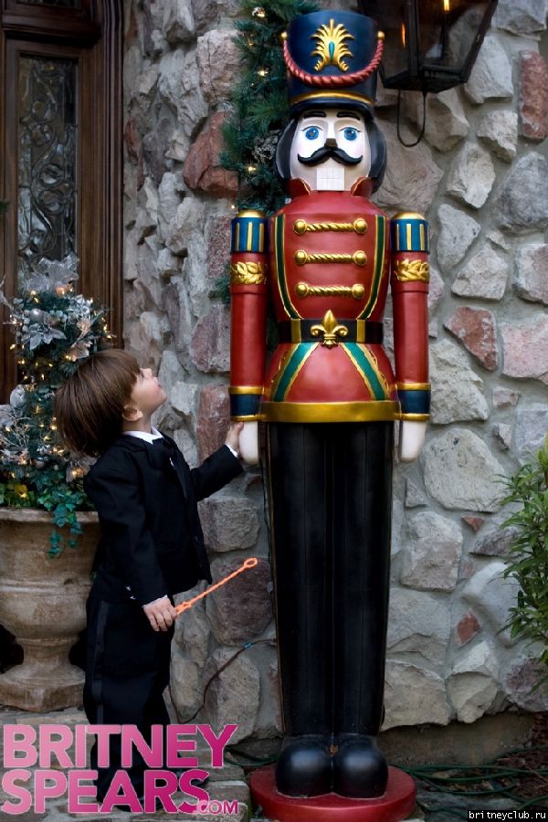 Бритни с детьми перед началом свадебной церемонии Брайана Спирсgallery_enlarged-sean-preston-nutcracker.jpg(Бритни Спирс, Britney Spears)