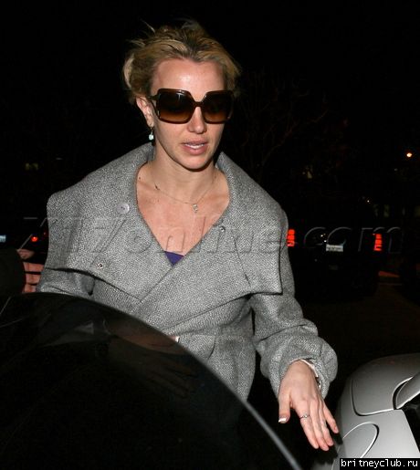 Бритни в Calabasas в сопровождении телохранителяbspearsnight010909_03.jpg(Бритни Спирс, Britney Spears)
