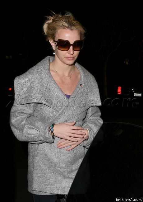 Бритни в Calabasas в сопровождении телохранителяbspearsnight010909_04.jpg(Бритни Спирс, Britney Spears)