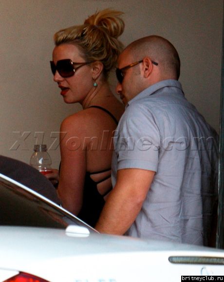 Брит посетила танцевальную студиюspears010809_02.jpg(Бритни Спирс, Britney Spears)