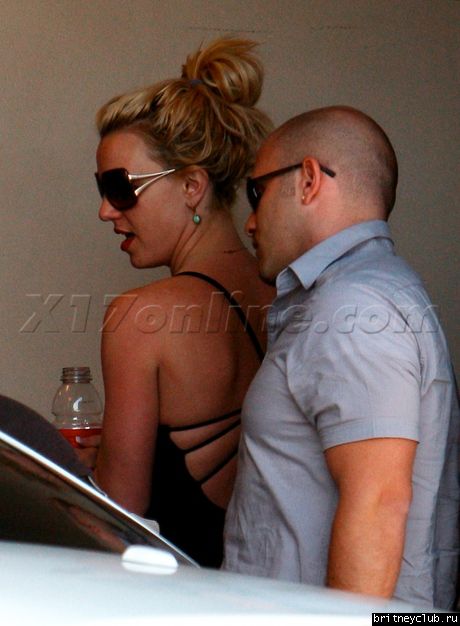 Брит посетила танцевальную студиюspears010809_06.jpg(Бритни Спирс, Britney Spears)