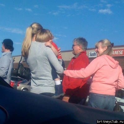 Кевин и Виктория с детьми в ресторане Fresnok-fed_family_0011_layer_18_full.jpg(Бритни Спирс, Britney Spears)
