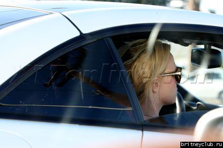 Бритни прибыла в танцевальную студиюbspears020109_04.jpg(Бритни Спирс, Britney Spears)
