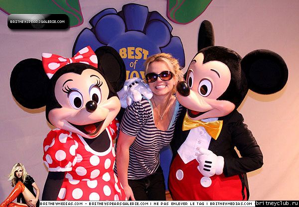 http://www.britneyclub.ru/i/2009/03/06/BritneytheBoysDoDisney/m/07.jpg