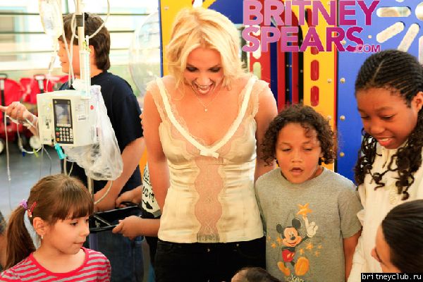 Бритни в детской больнице Miami Children