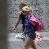 Бритни вернулась в гостиницу после шоппинга
