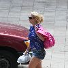 Бритни вернулась в гостиницу после шоппинга
