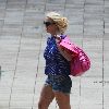 Бритни вернулась в гостиницу после шоппинга