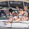 Бритни проводит время на яхте