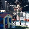 Эксклюзив: 25 февраля Бритни отдыхает во дворе дома в Calabasas
