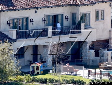 Бритни отдыхает дома в Калабасасе05.jpg(Бритни Спирс, Britney Spears)