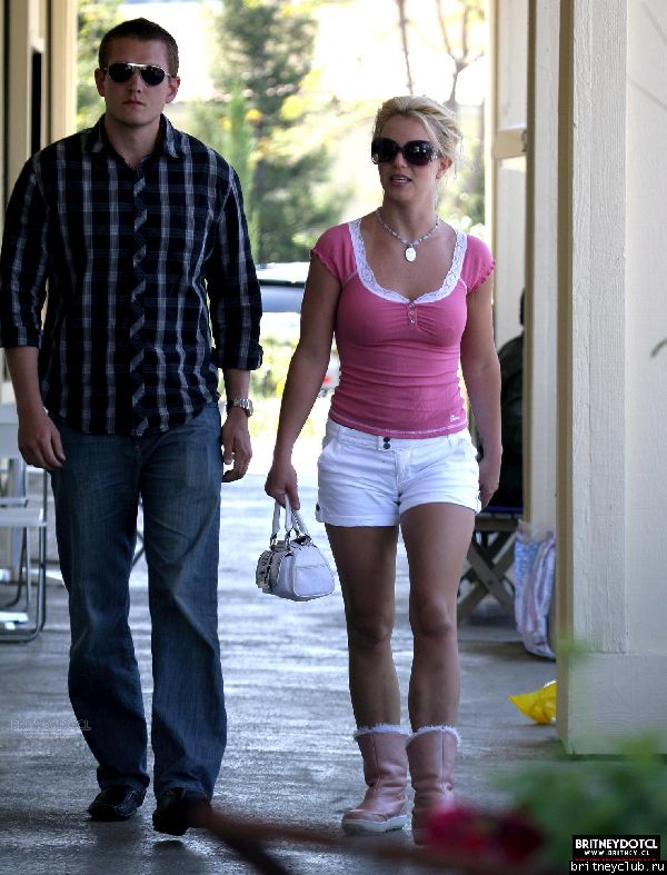 Бритни на шоппинге в Калабасасе28.jpg(Бритни Спирс, Britney Spears)