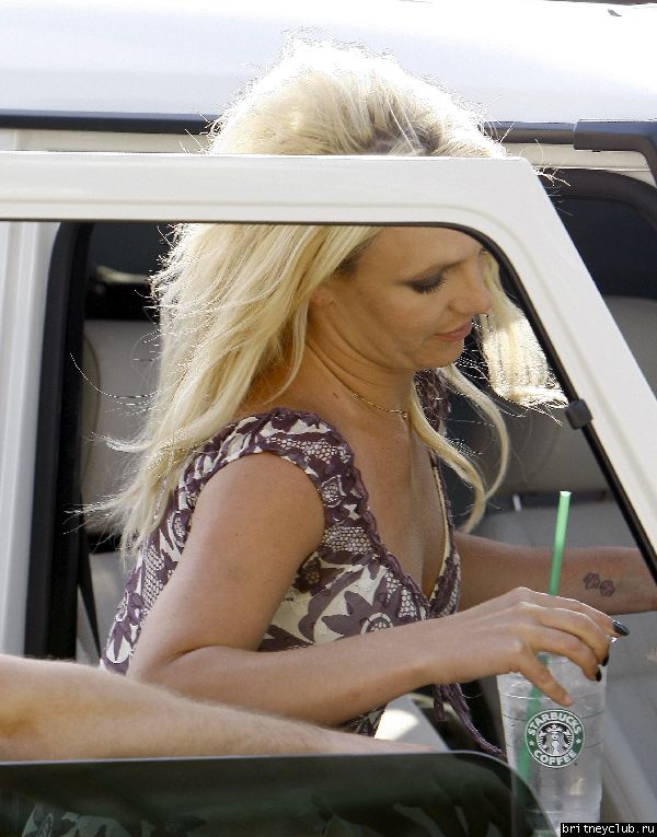 Бритни посещает Starbucks04.jpg(Бритни Спирс, Britney Spears)