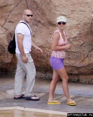 Бритни на шоу дельфинов02.jpg(Бритни Спирс, Britney Spears)
