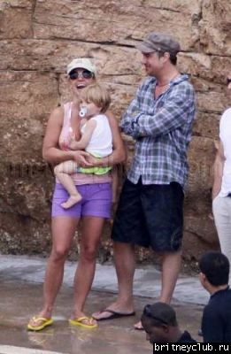 Бритни на шоу дельфинов15.jpg(Бритни Спирс, Britney Spears)