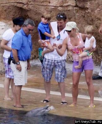 Бритни на шоу дельфинов21.jpg(Бритни Спирс, Britney Spears)