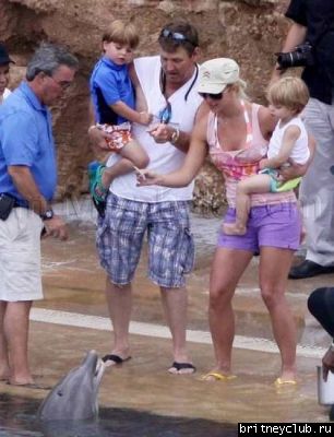 Бритни на шоу дельфинов27.jpg(Бритни Спирс, Britney Spears)