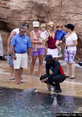 Бритни на шоу дельфинов40.jpg(Бритни Спирс, Britney Spears)