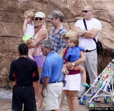Бритни на шоу дельфинов44.jpg(Бритни Спирс, Britney Spears)
