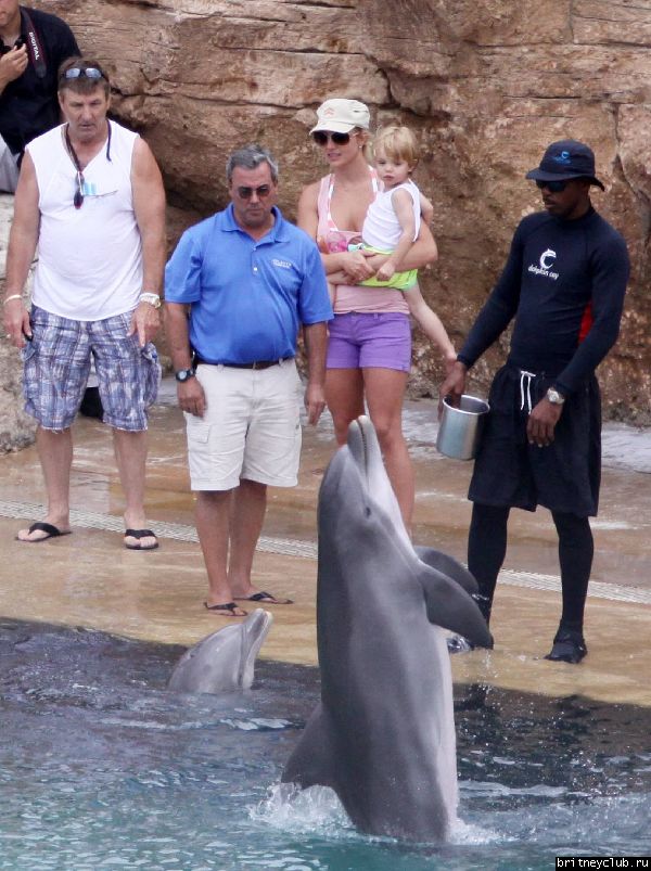 Бритни на шоу дельфинов49.jpg(Бритни Спирс, Britney Spears)