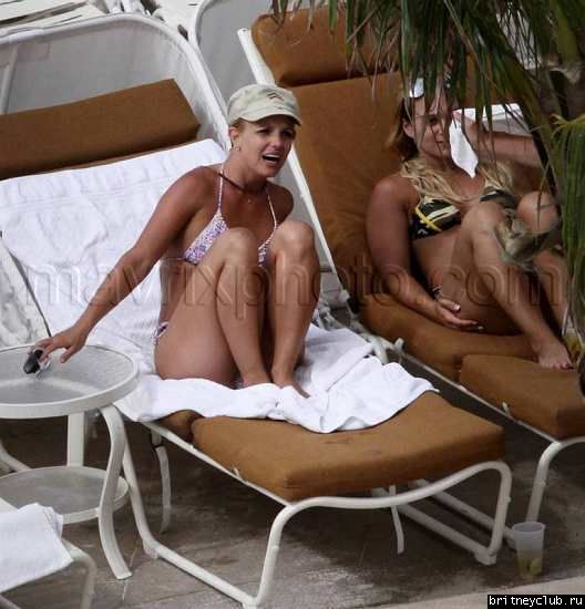 Бритни с детьми отдыхает на пляже070.jpg(Бритни Спирс, Britney Spears)