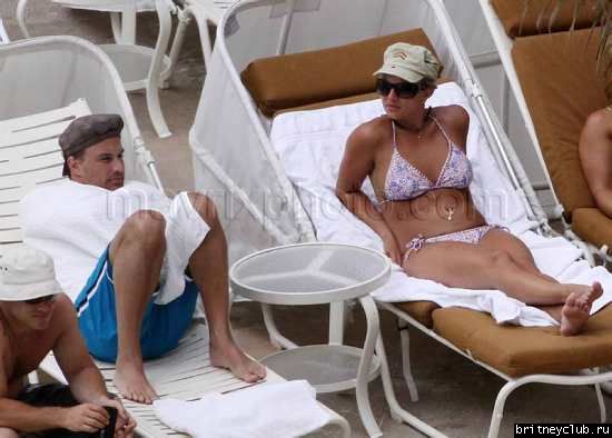 Бритни с детьми отдыхает на пляже074.jpg(Бритни Спирс, Britney Spears)