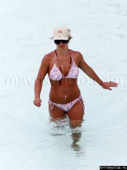 Бритни с детьми отдыхает на пляже079.jpg(Бритни Спирс, Britney Spears)